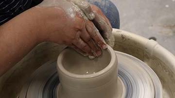 Explore the 文科 Program such as Pottery at 火博体育